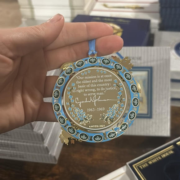 White House Christmas Ornament 2021 - Picture 4 of 4